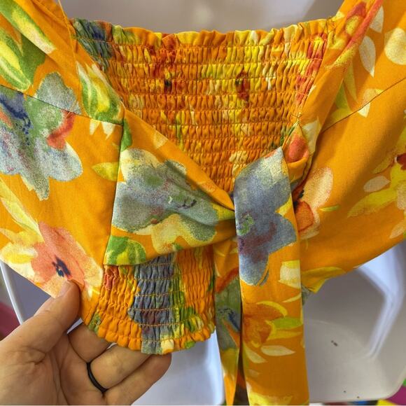 Cynthia Rowley, Floral Halter Top. Size Medium. Elastic Back and Wrap Around - Picture 6 of 7